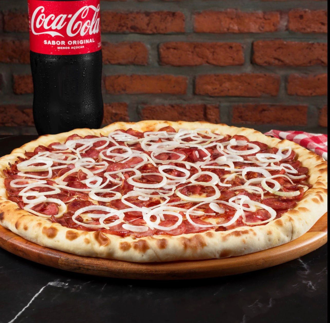 Pizza Familia + Refrigerante 2L + Borda Recheada